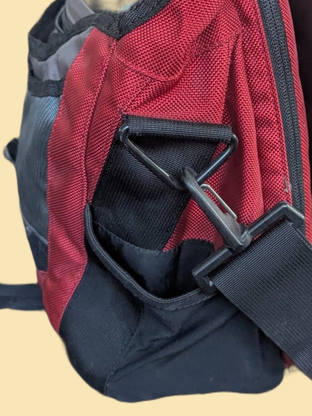 Timbuk2 Red & Gray Nylon Messenger Bag with detachable Shoulder Strap - Picture 12 of 14